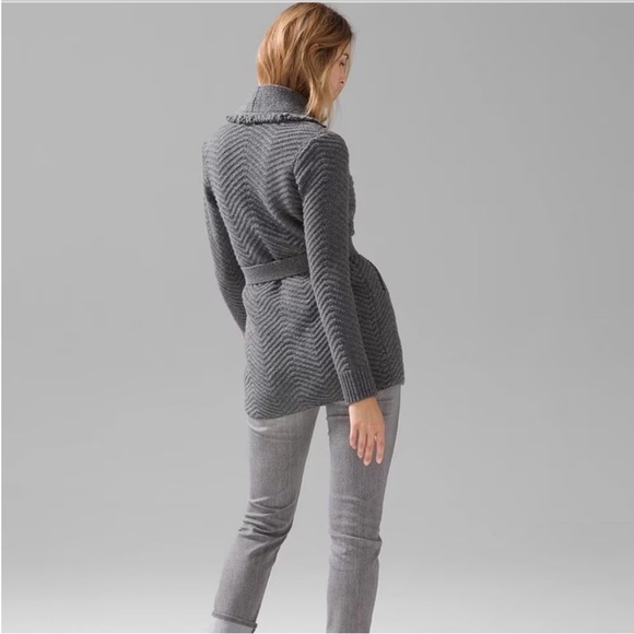 White House Black Market Fringe Shawl Sweater Coat Grey Pockets Belt Sz S - Picture 4 of 16